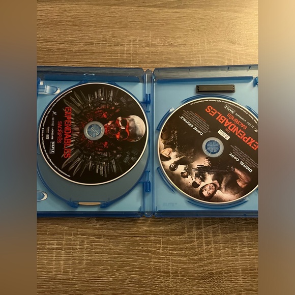📀 3/$15 or 4/$20 📀 The Expendables Bluray - Picture 4 of 4